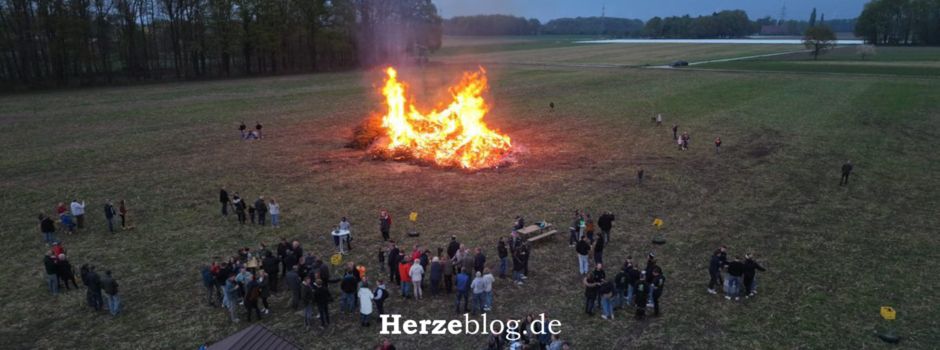 Herzebrock-Clarholz: Von der Osterkerze zum Osterfeuer