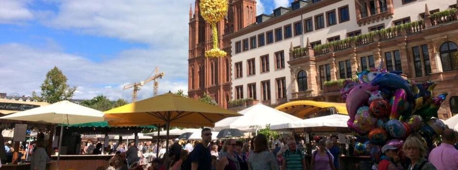 Stadt schafft Luftballon-Weinkelch ab