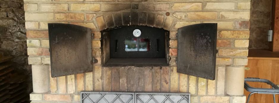 Unser Dorfbackofen hinter der Kirche