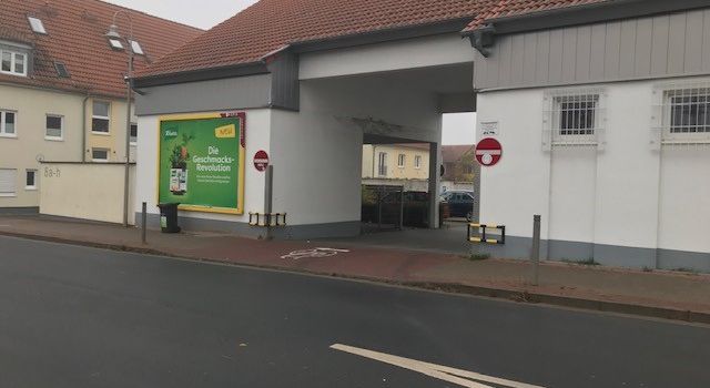 Mädchen (12) umgefahren: Autofahrer lässt verletztes Kind zurück