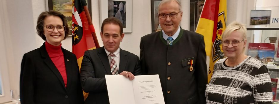 Verdienstmedaille des Landes an Hans-Richard Ullrich aus Nierstein