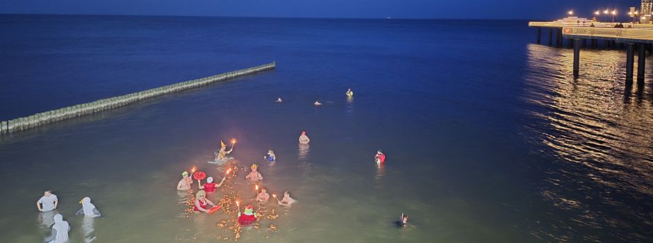 55 Eisbader stürzen sich in 2 Grad kalte Ostsee