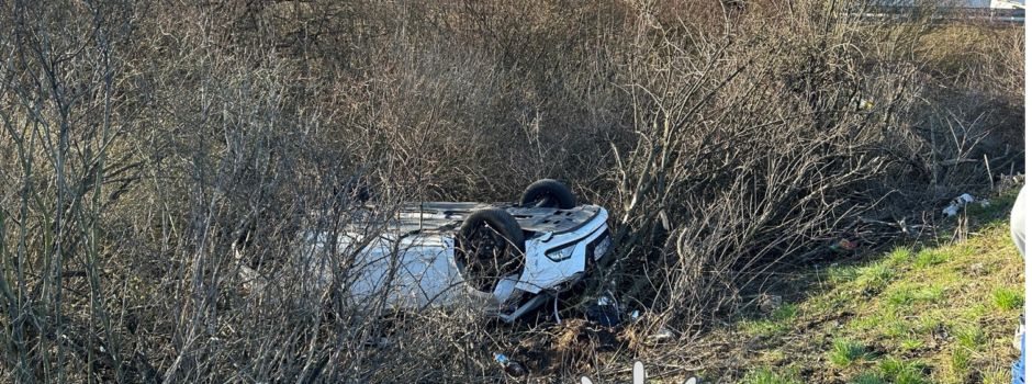 Schwerer Unfall: 19-Jährige steckt 45 Minuten unbemerkt in Autowrack