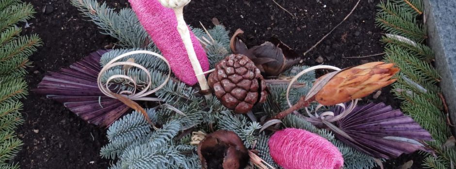 Grabschmuck auf dem Friedhof