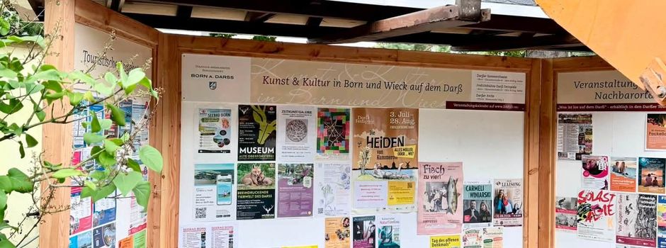 Neue, überdachte Plakatwand informiert über Veranstaltungen