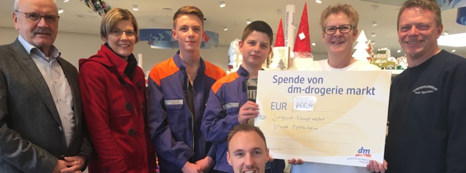 Am 23. November spendete das Unternehmen dm-Drogeriemarkt fünf Prozent des Tagesumsatzes an Bildungsprojekte