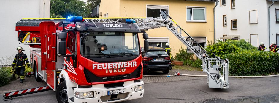 Feuer in Koblenz-Rübenach: Flammen greifen auf Obergeschoss über