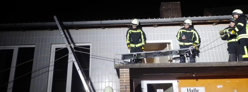 Maßarbeit in der Luft: Wenn die Treppe zu eng für die Rettung wird! 🪜🚒
