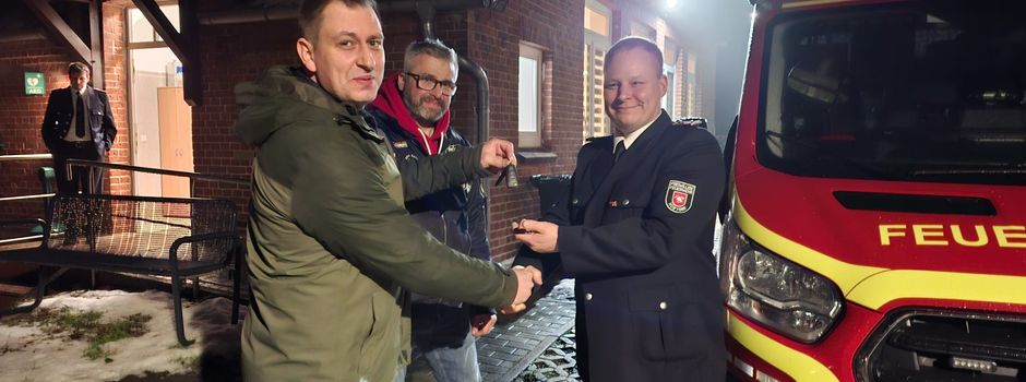 Fahrzeugübergabe auf der JHV der Feuerwehr Nostorf