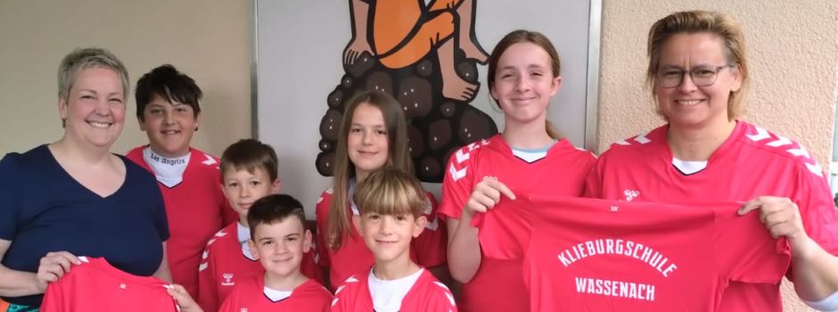 Neue Trikots für die Klieburgschule
