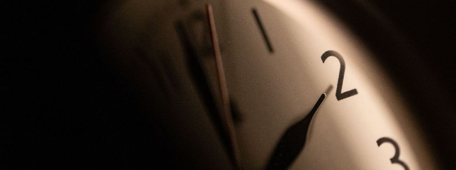 Uhren werden umgestellt - Sommerzeit beginnt