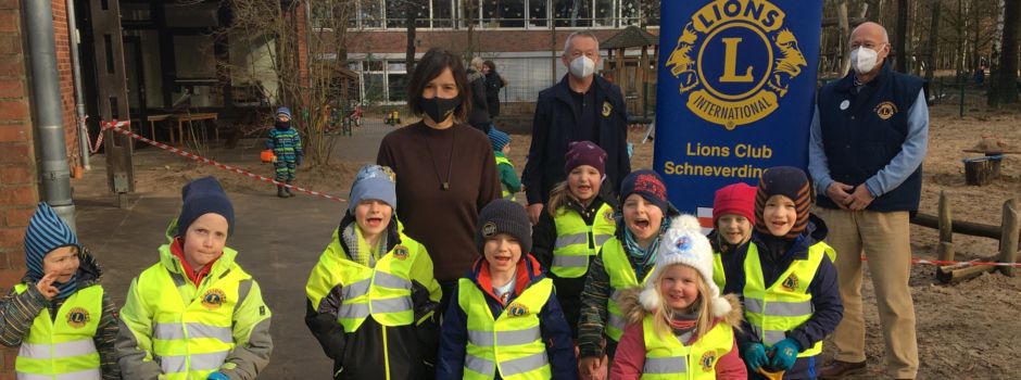 Weitere 80 Warnwesten für Kinder