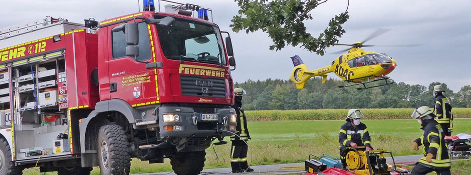 19jähriger im Fahrzeugwrack eingeklemmt