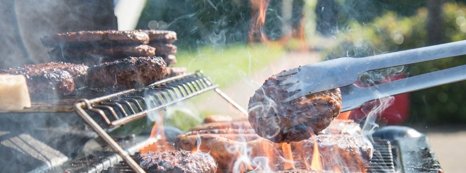 Mann (31) beim Grillen schwer verletzt