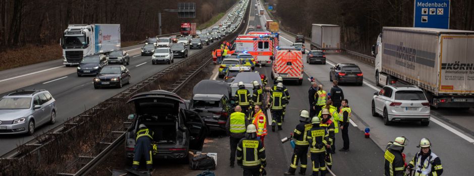 Schwerer Unfall auf A3 mit vier Autos