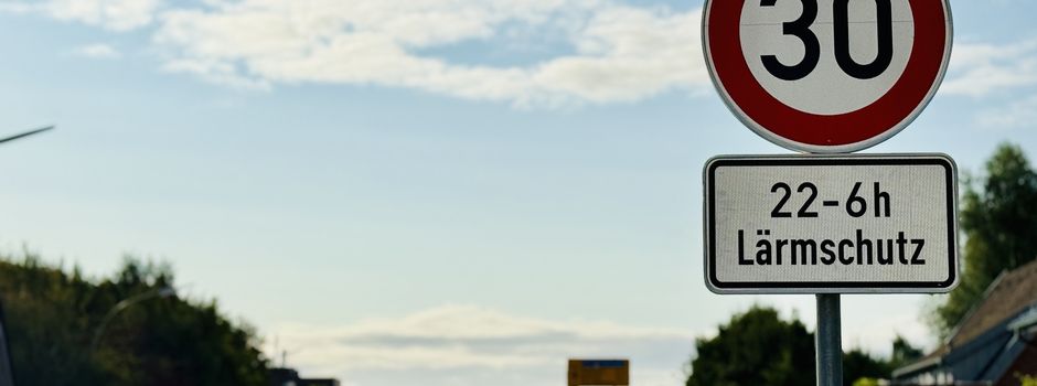 Tempo 30 nachts auf der B64 in Herzebrock-Clarholz: Mehr Ruhe für Anwohner – neue Herausforderungen für Einsatzkräfte