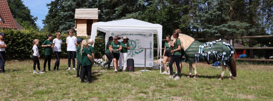 Voltigiernachwuchs zeigt sein Können – erfolgreiche Motivationsabzeichenprüfung bei Bendestorfer Kleckerwald e. V.