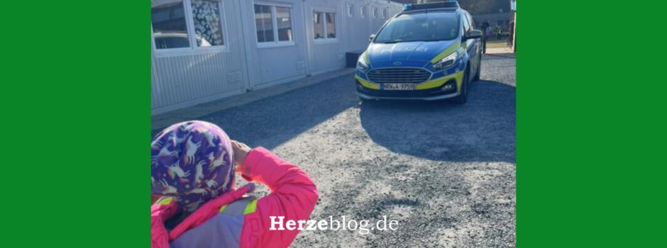 Die Polizeipuppenbühne zu Gast in der Villa Lindenbaum – Ein spannender Tag für die Kinder
