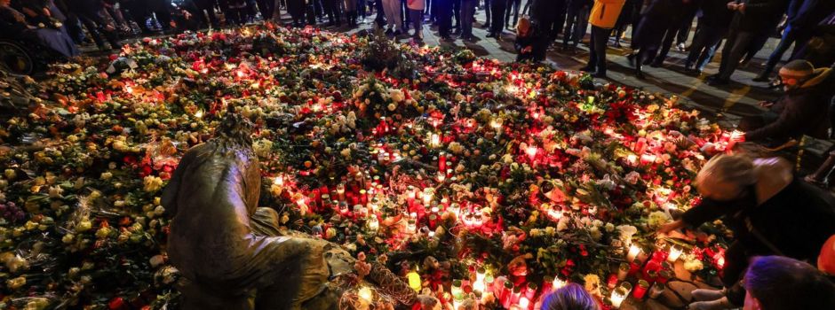 Hunderte gedenken der Opfer nach Todesfahrt von Magdeburg