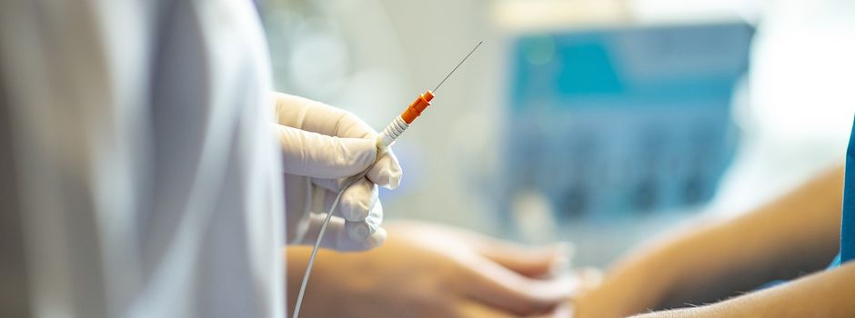 Schwer verletzter Mann benötigt Behandlung in Mainz: Es gibt einen Haken