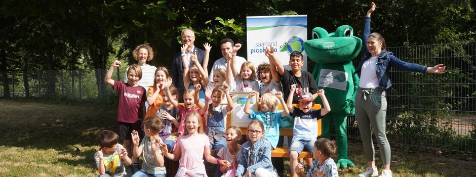 Der Entsorgungsverband Saar zeichnet die Kinder der Umwelt-AG der Niedschule Hemmersdorf aus