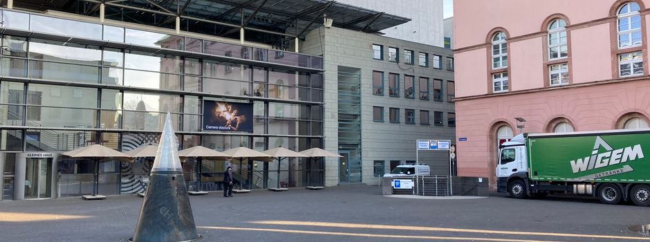Schlager und Glitzer-UFO: Neue Show im Staatstheater Mainz