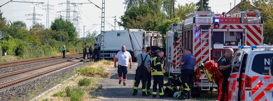 Fahrer von Müllfahrzeug schwer verletzt nach Kollision in Flörsheim