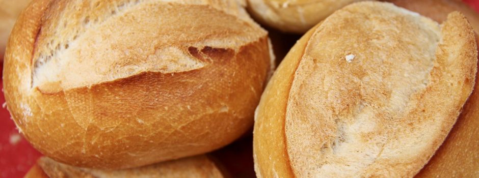 Streit in Wiesbadener Bäckerei eskaliert: Angestellter schlägt mit Besen zu