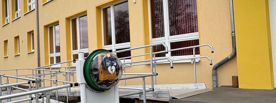 Lebensretter vor Ort: Defibrillator am Gemeindezentrum Podelzig