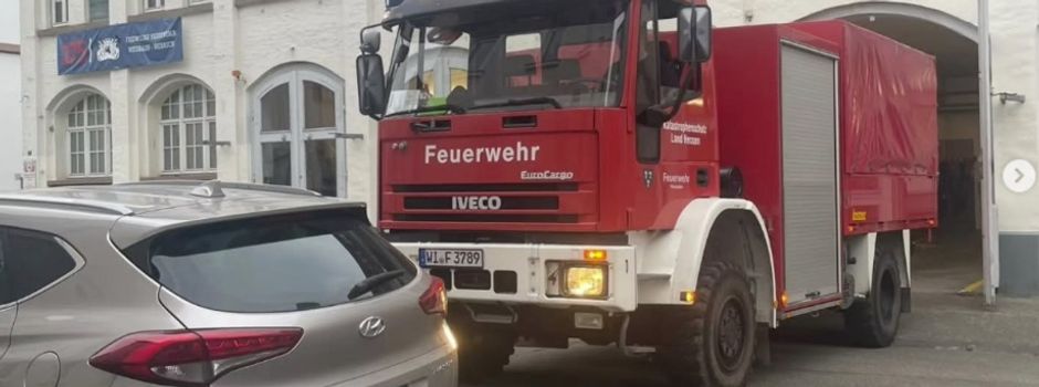Falschparker blockieren Feuerwehr in Wiesbaden-Biebrich