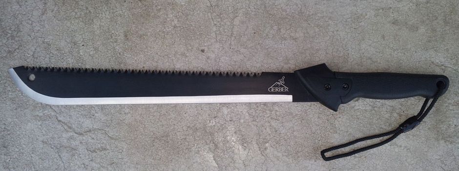 Mann mit Machete bedroht Herbergsvater mit dem Tod