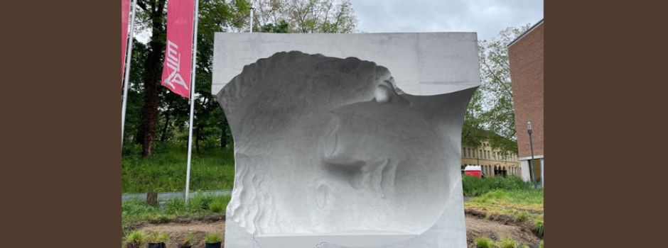 Neue Kunst-Bushaltestelle in Mainz vorgestellt