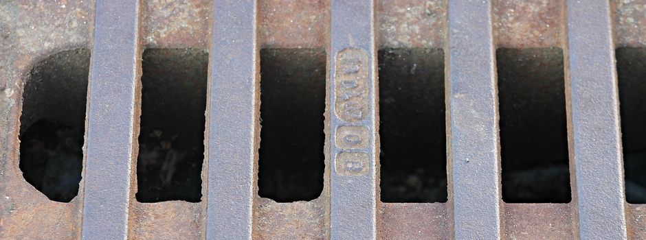 Leerung der Sinkkasten (Eimer) in den Regeneinläufen