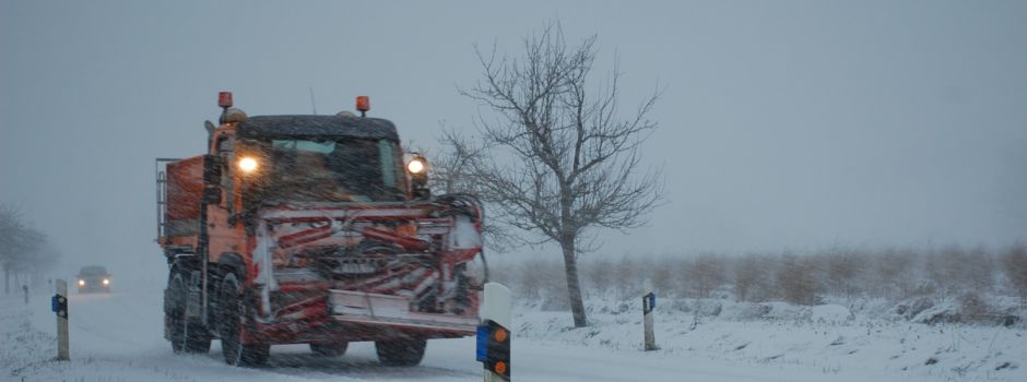 Bauhof Herzebrock-Clarholz sorgt für mehr Sicherheit auf den Straßen bei den heutigen Schneewetter