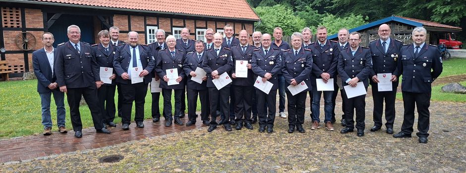 Feuerwehrkameraden für langjährige Dienste und Mitgliedschaft geehrt