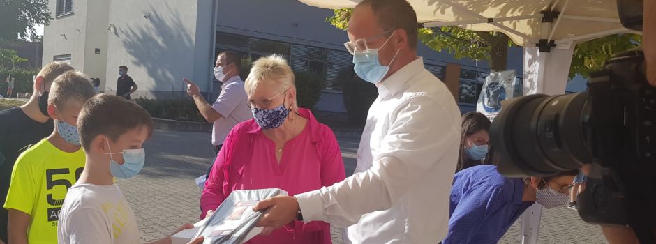 Start der Verteilung der iPads an den Schulen im Landkreis Mainz-Bingen