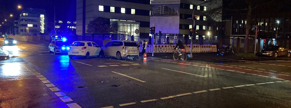 Unfall mit drei Autos sorgt für Verkehrschaos in der Oberstadt