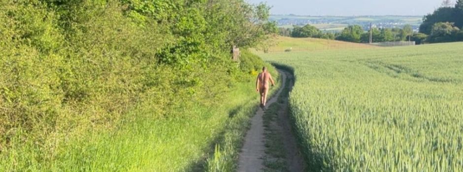 Kreis Mayen-Koblenz: Nackter Mann schockiert Spaziergänger im Wald