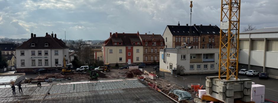 Sperrung, Lärm und Busumleitung wegen Hallen-Neubau