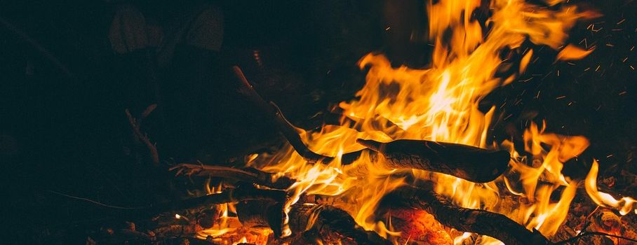 Feuriger Abschied von der Weihnachtszeit: Region feiert heute den „Knut-Tag“