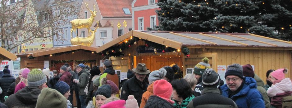 Weihnachtsmarkt bei schönstem Winterwetter