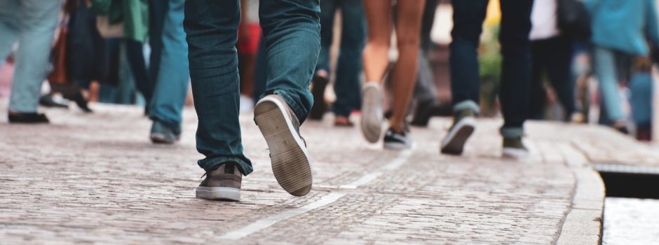 Neue Studie: Wiesbadener gehen öfter zu Fuß und fahren weniger Auto