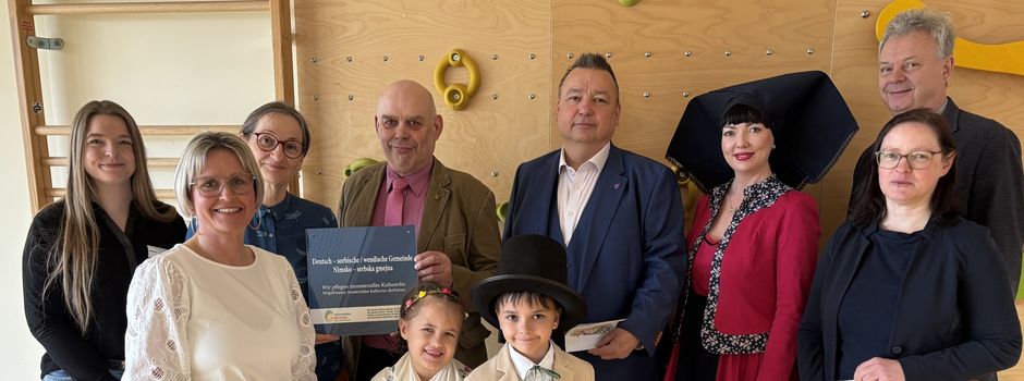 Landrat Sven Herzberger eröffnet sorbische Ostereier-Malaktion 2026 