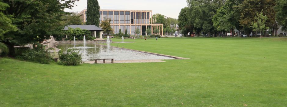 Wiesbaden: Frau bedroht Männer mit Messer und beleidigt sie rassistisch