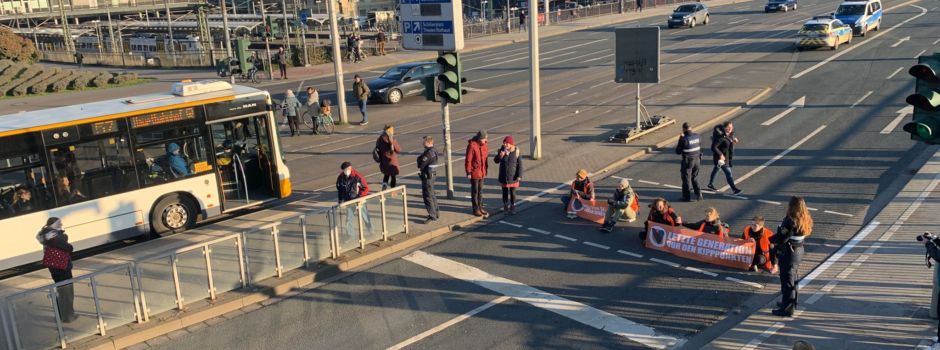 „Fast überfahren“ – Autofahrer reagieren offenbar aggressiv auf Klima-Kleber