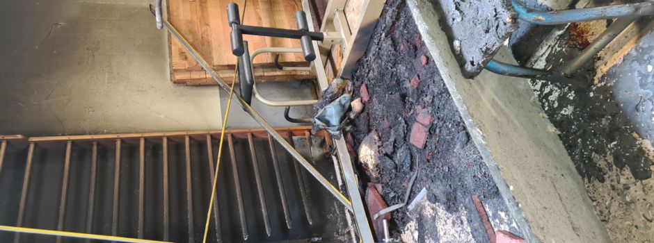 Brandstiftung? Polizei sucht Zeugen nach Feuer in Turnhalle