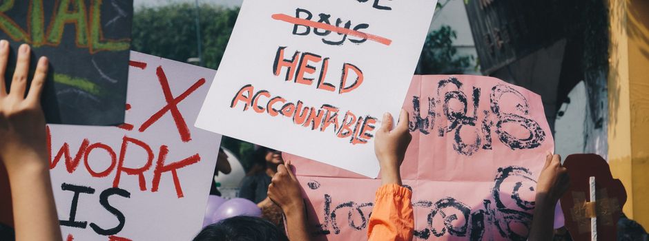 Internationaler Tag gegen Gewalt an Frauen – Anlaufstellen in Augsburg