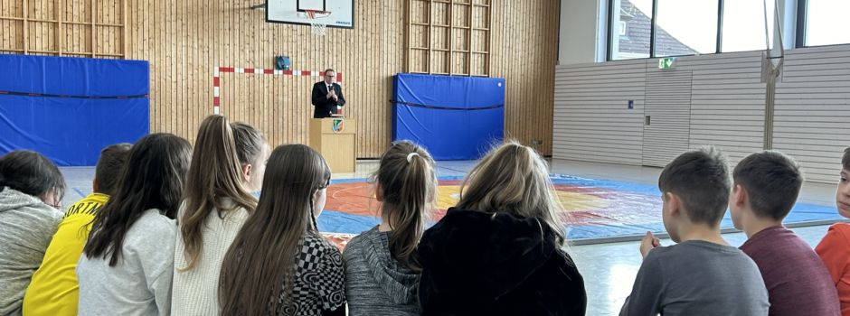 Feierliche Übergabe der Mehrzweckhalle