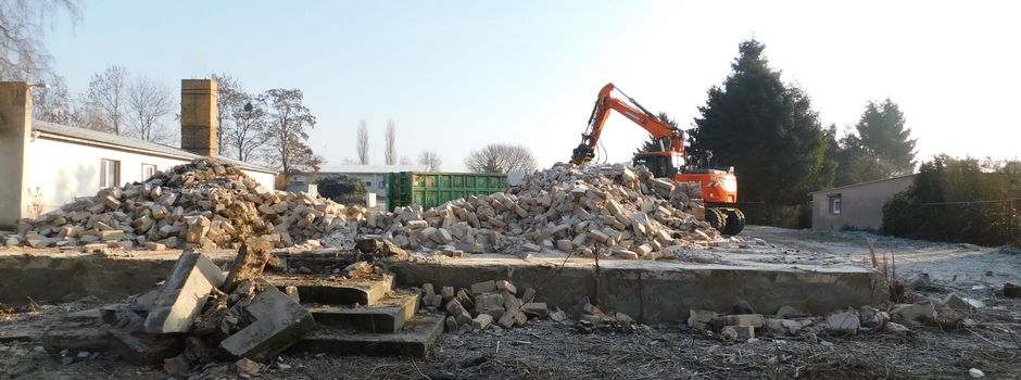 Trotz des Winters gehen die Abrissarbeiten in der Tollensestraße weiter.
