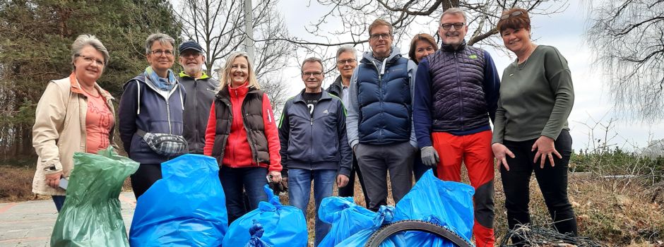 Grüne sammeln Müll